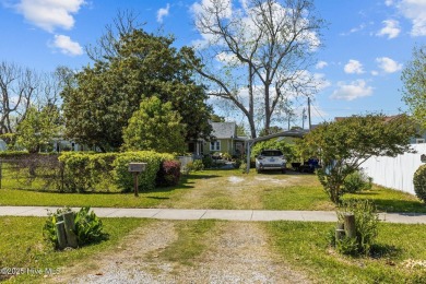 Charming Cottage in the Heart of Beaufort! Welcome home to this on North River Club in North Carolina - for sale on GolfHomes.com, golf home, golf lot