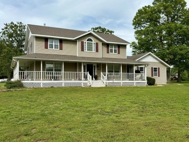 CALLING ALL GOLFERS & POOL LOVERS! Beautiful Home With An on Mt Vernon Municipal Golf Club in Missouri - for sale on GolfHomes.com, golf home, golf lot