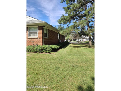 Welcome to 194A Laurel Drive in peaceful Whiting, NJ! This clean on Keswick Village Golf Course in New Jersey - for sale on GolfHomes.com, golf home, golf lot