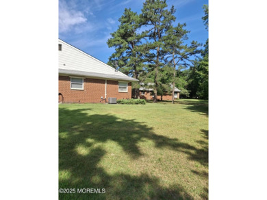 Welcome to 194A Laurel Drive in peaceful Whiting, NJ! This clean on Keswick Village Golf Course in New Jersey - for sale on GolfHomes.com, golf home, golf lot