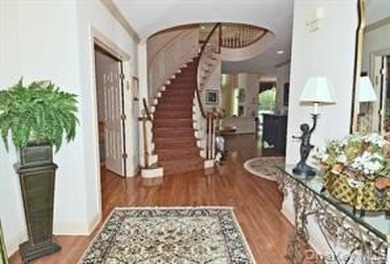 ELEGANT VISCAYA VILLA IN THE GREENS with FULL FINISHED BASEMENT on The Greens At Half Hollow in New York - for sale on GolfHomes.com, golf home, golf lot