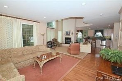 ELEGANT VISCAYA VILLA IN THE GREENS with FULL FINISHED BASEMENT on The Greens At Half Hollow in New York - for sale on GolfHomes.com, golf home, golf lot