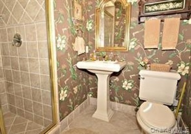 ELEGANT VISCAYA VILLA IN THE GREENS with FULL FINISHED BASEMENT on The Greens At Half Hollow in New York - for sale on GolfHomes.com, golf home, golf lot