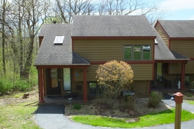 This 2 bed/ 2 bath Spring Creek golf villa is a short distance on Eagle Ridge Inn and Resort in Illinois - for sale on GolfHomes.com, golf home, golf lot
