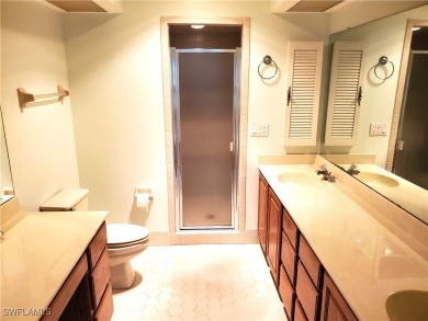 MOTIVATED SELLER! MAKE AN OFFER! This 2-bedroom+den / 2 bath on Myerlee Country Club in Florida - for sale on GolfHomes.com, golf home, golf lot
