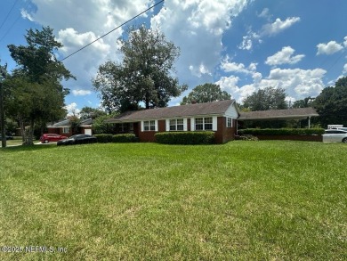 Seller accepting offers thru 8/26/25 Huge Corner lot and plenty on Hyde Park Golf Club in Florida - for sale on GolfHomes.com, golf home, golf lot
