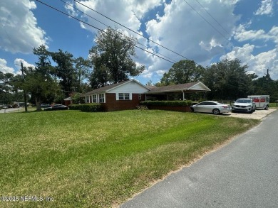 Seller accepting offers thru 8/26/25 Huge Corner lot and plenty on Hyde Park Golf Club in Florida - for sale on GolfHomes.com, golf home, golf lot