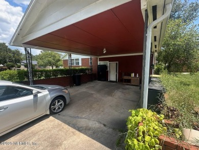 Seller accepting offers thru 8/26/25 Huge Corner lot and plenty on Hyde Park Golf Club in Florida - for sale on GolfHomes.com, golf home, golf lot