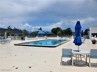 MOTIVATED SELLER! MAKE AN OFFER! This 2-bedroom+den / 2 bath on Myerlee Country Club in Florida - for sale on GolfHomes.com, golf home, golf lot
