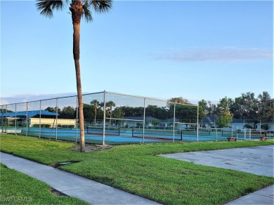MOTIVATED SELLER! MAKE AN OFFER! This 2-bedroom+den / 2 bath on Myerlee Country Club in Florida - for sale on GolfHomes.com, golf home, golf lot