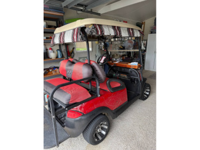 This lovely, 3 bedroom, 2 bath manufactured home is located in on Pine Lakes Country Club in Florida - for sale on GolfHomes.com, golf home, golf lot