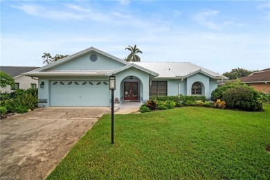 CUSTOM HOME BUILT BY THOMAS GALT HOMES. WIDE OPEN GREAT ROOM on Fountain Lakes Community Golf Course in Florida - for sale on GolfHomes.com, golf home, golf lot