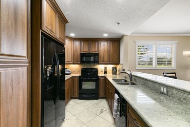 Golfer's paradise with full golf membership included! Enjoy the on  in Florida - for sale on GolfHomes.com, golf home, golf lot