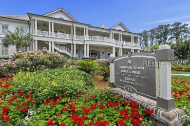 This highly sought-after Cutter Court Penthouse in the heart of on Harbour Town Golf Links in South Carolina - for sale on GolfHomes.com, golf home, golf lot