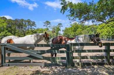 This highly sought-after Cutter Court Penthouse in the heart of on Harbour Town Golf Links in South Carolina - for sale on GolfHomes.com, golf home, golf lot
