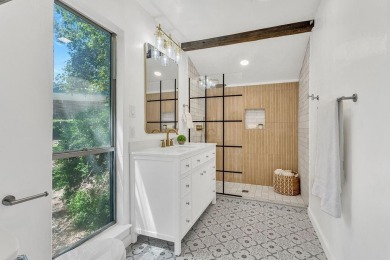 Welcome to this charming 2-bedroom, 2-bathroom home nestled in on Hide-A-Way Lake Golf Course in Texas - for sale on GolfHomes.com, golf home, golf lot