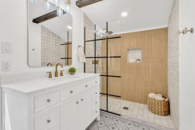 Welcome to this charming 2-bedroom, 2-bathroom home nestled in on Hide-A-Way Lake Golf Course in Texas - for sale on GolfHomes.com, golf home, golf lot