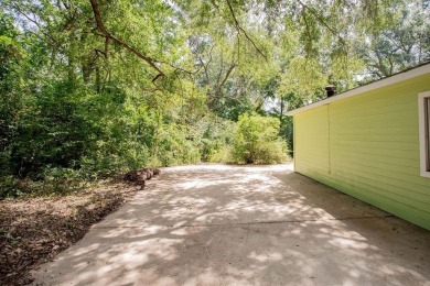 Welcome to this charming 2-bedroom, 2-bathroom home nestled in on Hide-A-Way Lake Golf Course in Texas - for sale on GolfHomes.com, golf home, golf lot