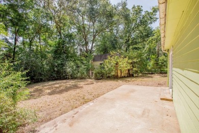 Welcome to this charming 2-bedroom, 2-bathroom home nestled in on Hide-A-Way Lake Golf Course in Texas - for sale on GolfHomes.com, golf home, golf lot