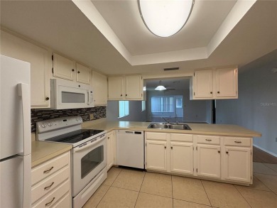 ***NEW ROOF*** installed January 2025. Attractive END unit with on Innisbrook Resort and Golf Club in Florida - for sale on GolfHomes.com, golf home, golf lot