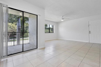 Lovely 1 bedroom, 1 bathroom apartment located in the desirable on Orangebrook Golf and Country Club in Florida - for sale on GolfHomes.com, golf home, golf lot