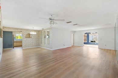 3/2 DOGWOOD WITH A POOL & 4 PERSON HOT TUB!  Located in the on The Links of Spruce Creek in Florida - for sale on GolfHomes.com, golf home, golf lot
