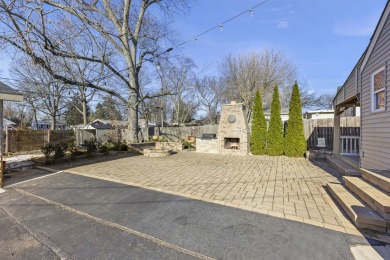 Fantastic 3-bedroom home! The kitchen is open to the living room on Phillips Park Golf Course in Illinois - for sale on GolfHomes.com, golf home, golf lot