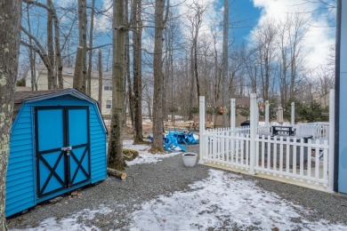 POCONOS WOODLAND CONTEMPORARY Updated & Well-Maintained 3BR 2BA on Pocono Farms Country Club in Pennsylvania - for sale on GolfHomes.com, golf home, golf lot