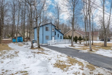 POCONOS WOODLAND CONTEMPORARY Updated & Well-Maintained 3BR 2BA on Pocono Farms Country Club in Pennsylvania - for sale on GolfHomes.com, golf home, golf lot