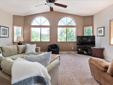 Close to Golf Course and Park - This 1886 square foot split on Forest Meadows Golf Course in California - for sale on GolfHomes.com, golf home, golf lot