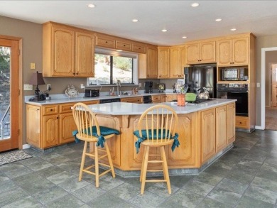 Close to Golf Course and Park - This 1886 square foot split on Forest Meadows Golf Course in California - for sale on GolfHomes.com, golf home, golf lot