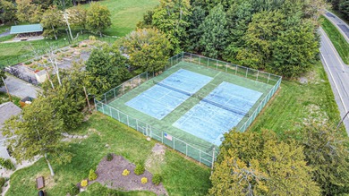 POCONOS WOODLAND CONTEMPORARY Updated & Well-Maintained 3BR 2BA on Pocono Farms Country Club in Pennsylvania - for sale on GolfHomes.com, golf home, golf lot