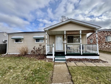 Welcome to this charming 3 bedroom, 1 bath ranch nestled in the on Green Oaks Golf Course in Michigan - for sale on GolfHomes.com, golf home, golf lot