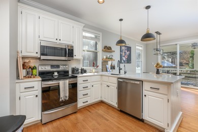 The perfect lake getaway, this charming 3BR/2.5BA Waterside on Great Waters Course At Reynolds Plantation in Georgia - for sale on GolfHomes.com, golf home, golf lot