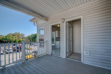 Spacious 2-Bed, 2-Bath top floor condo in Prestigious Aberdeen on The Course at Aberdeen in Indiana - for sale on GolfHomes.com, golf home, golf lot