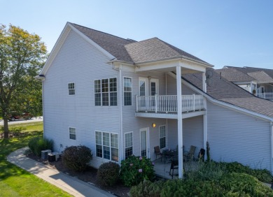 Spacious 2-Bed, 2-Bath top floor condo in Prestigious Aberdeen on The Course at Aberdeen in Indiana - for sale on GolfHomes.com, golf home, golf lot