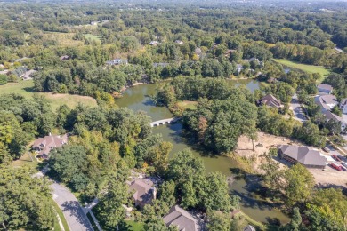 Spacious 2-Bed, 2-Bath top floor condo in Prestigious Aberdeen on The Course at Aberdeen in Indiana - for sale on GolfHomes.com, golf home, golf lot