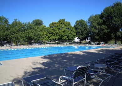 Spacious 2-Bed, 2-Bath top floor condo in Prestigious Aberdeen on The Course at Aberdeen in Indiana - for sale on GolfHomes.com, golf home, golf lot