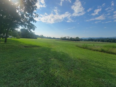 WELCOME HOME to this ideal Salem location overlooking the Salem on Salem Golf Course in Virginia - for sale on GolfHomes.com, golf home, golf lot