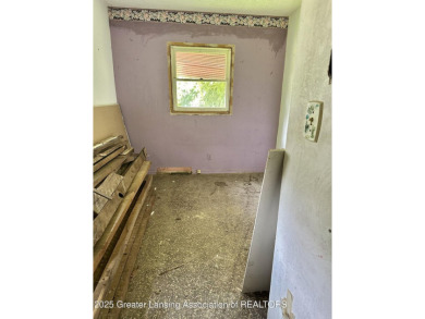 This 2 bed 1 bath home is waiting for you and your vision to on Groesbeck Municipal Golf Course in Michigan - for sale on GolfHomes.com, golf home, golf lot