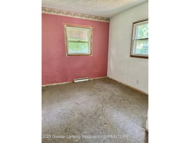 This 2 bed 1 bath home is waiting for you and your vision to on Groesbeck Municipal Golf Course in Michigan - for sale on GolfHomes.com, golf home, golf lot