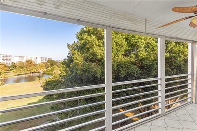 Rare King Model 3BD/2.5BA in Palm Aire! This spacious 2,100 sq on Palm-Aire Country Club and Resort - The Oaks in Florida - for sale on GolfHomes.com, golf home, golf lot