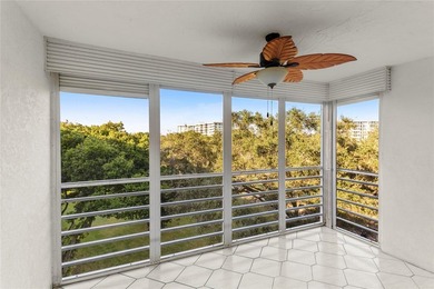 Rare King Model 3BD/2.5BA in Palm Aire! This spacious 2,100 sq on Palm-Aire Country Club and Resort - The Oaks in Florida - for sale on GolfHomes.com, golf home, golf lot