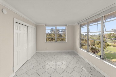 Rare King Model 3BD/2.5BA in Palm Aire! This spacious 2,100 sq on Palm-Aire Country Club and Resort - The Oaks in Florida - for sale on GolfHomes.com, golf home, golf lot