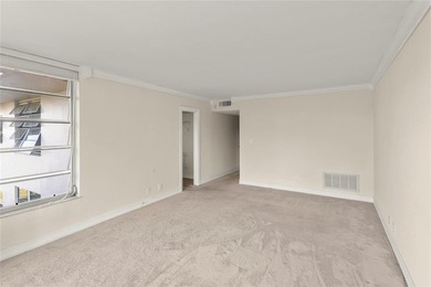 Rare King Model 3BD/2.5BA in Palm Aire! This spacious 2,100 sq on Palm-Aire Country Club and Resort - The Oaks in Florida - for sale on GolfHomes.com, golf home, golf lot