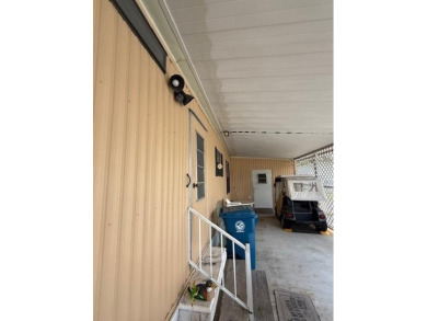 This well-maintained 1104sqft 3-bedroom 2-bath home is in on Brookridge Country Club in Florida - for sale on GolfHomes.com, golf home, golf lot