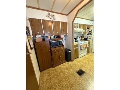 This well-maintained 1104sqft 3-bedroom 2-bath home is in on Brookridge Country Club in Florida - for sale on GolfHomes.com, golf home, golf lot