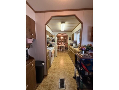 This well-maintained 1104sqft 3-bedroom 2-bath home is in on Brookridge Country Club in Florida - for sale on GolfHomes.com, golf home, golf lot