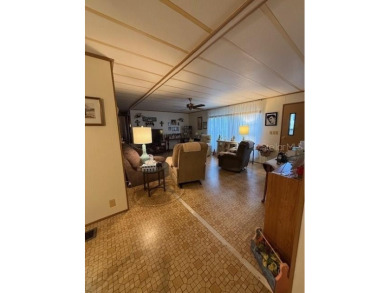 This well-maintained 1104sqft 3-bedroom 2-bath home is in on Brookridge Country Club in Florida - for sale on GolfHomes.com, golf home, golf lot