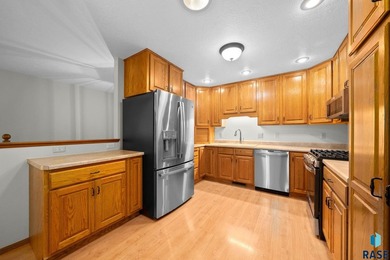 NEW ROOF, CARPET AND PAINT!! Discover the perfect blend of on Prairie Green Golf Course in South Dakota - for sale on GolfHomes.com, golf home, golf lot